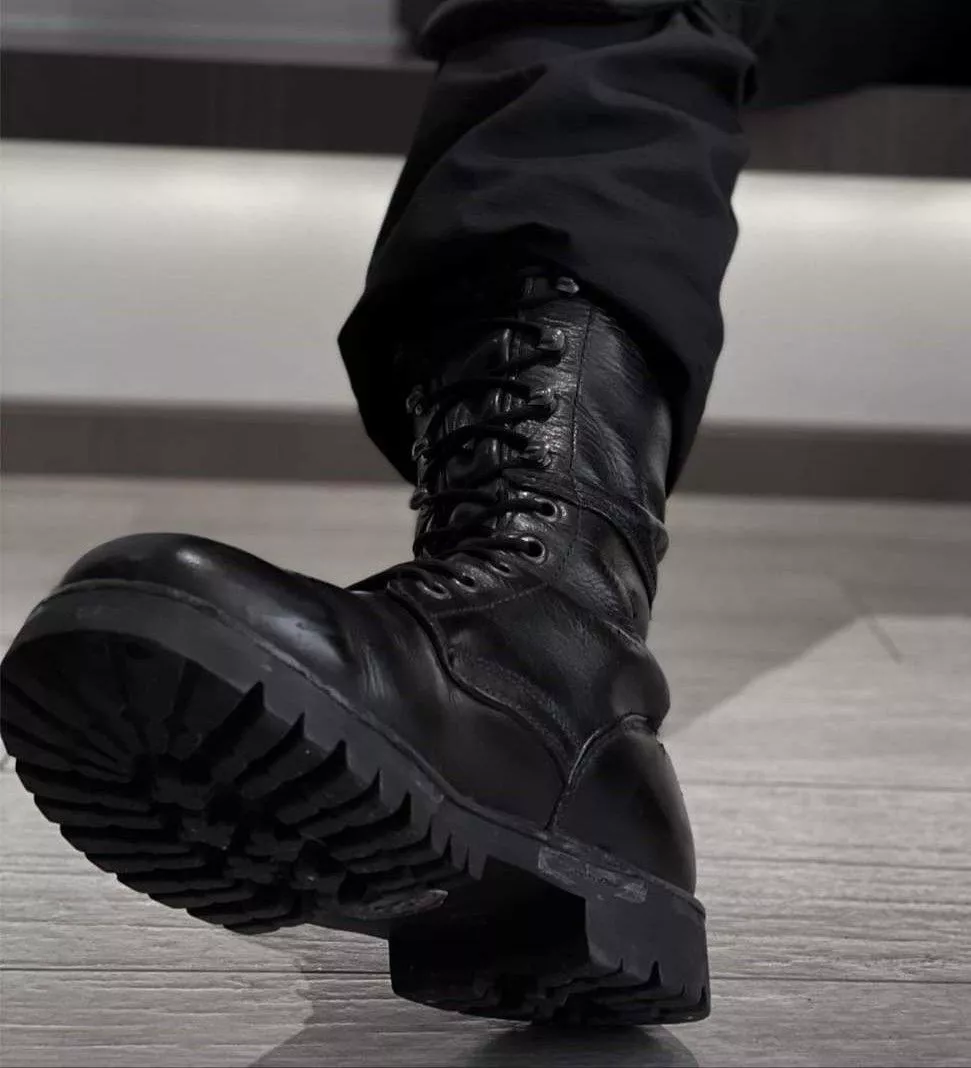 Can anyone tell me the brand or type of boots these are I know a brand with similar ones but they don’t have lace hooks posted by DOTXMOB