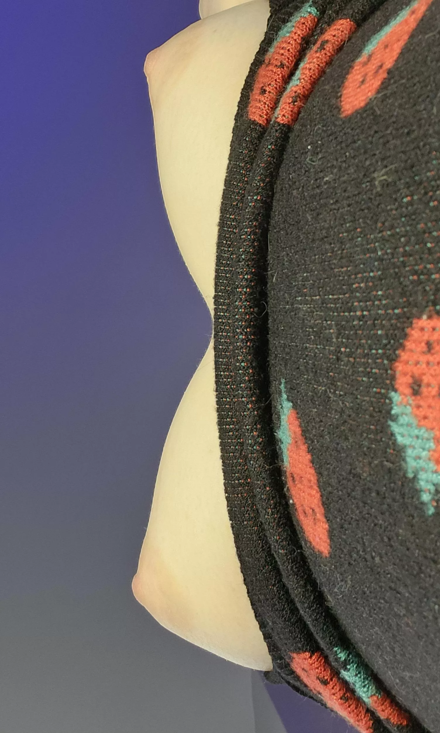 C-cups from below 🍓🍓 posted by polylesbokitty