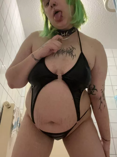 chubby girls looks good for u? [f] by AliceSuicide