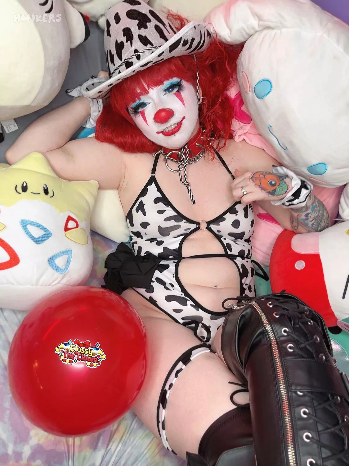 Clown girls go giddy up posted by devoutfistian
