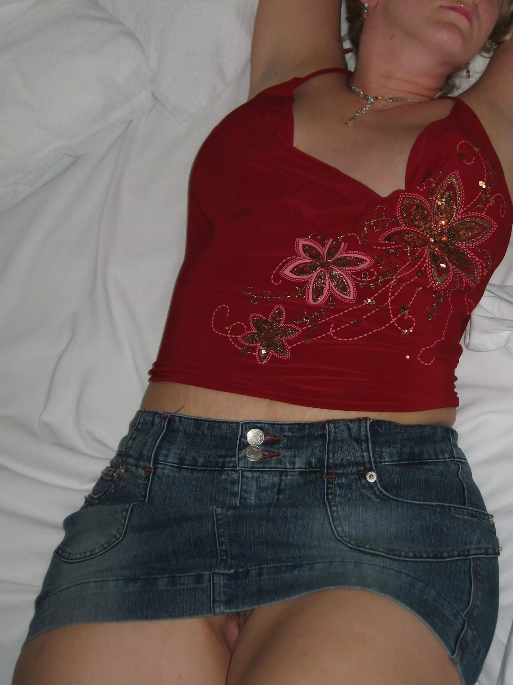 Come and fuck my MILF! posted by Odd-Idea-8344