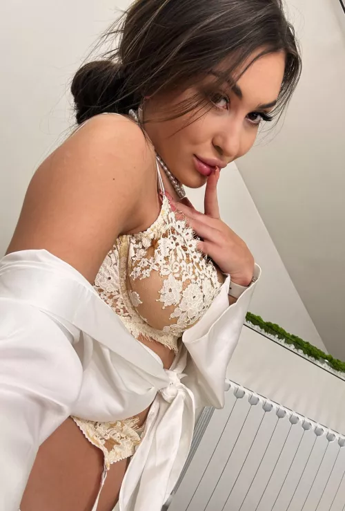 Do you think white suits me by GooeyRitz42