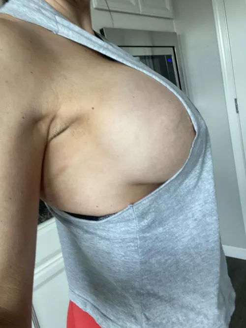 Everyone loves side boob by hotmomnexxxtdoor