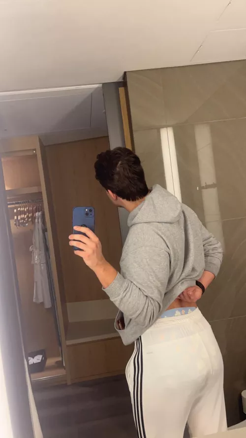 Going to the airport…How obvious will my diaper be? by SnooStrawberries4973