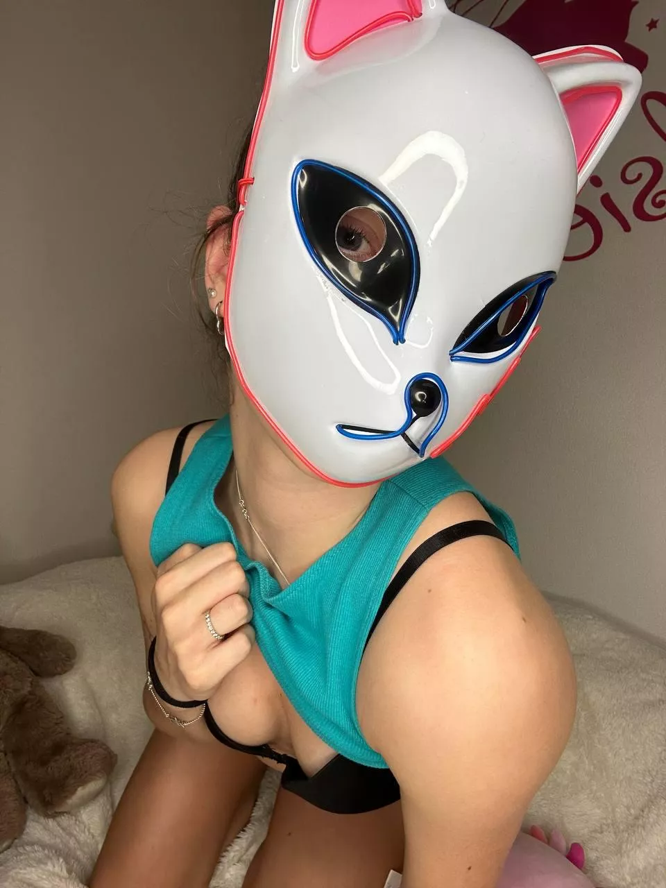 Hope you like this small 18yo kitty here posted by basham95