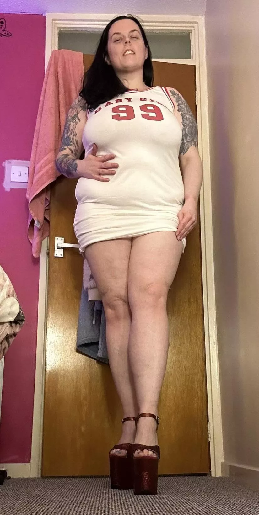 How’s my outfit? 💋 posted by Inyourdreams00