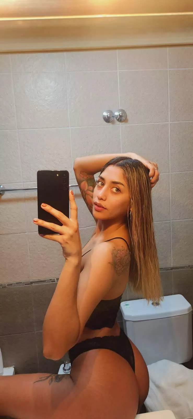 I want my hair pulled whilst you hit it from behind...can we make it happen? posted by lexi_annexx