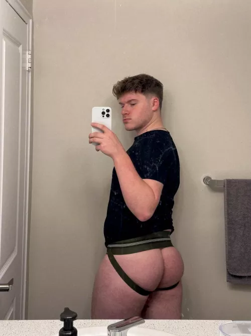 Is green my colour? by thewinterson