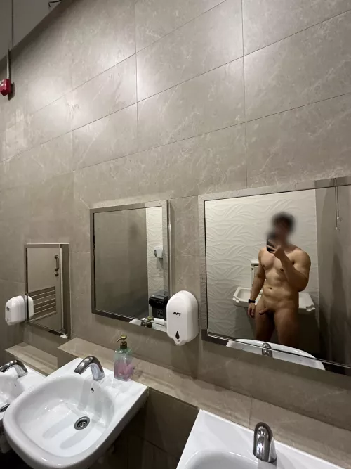 looking for someone to fuck here. and he shouldn’t want to stop if someone walked in by dr-dmn