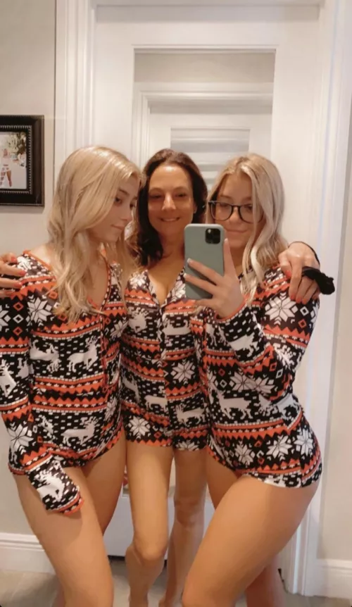 Mom and daughters by nickhanes3