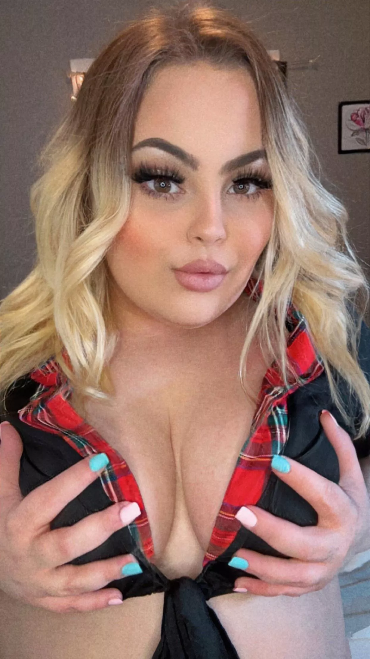 My bf just broke up with me .. can I send you nudes to make me feel better?  posted by PrincessPeachxo21