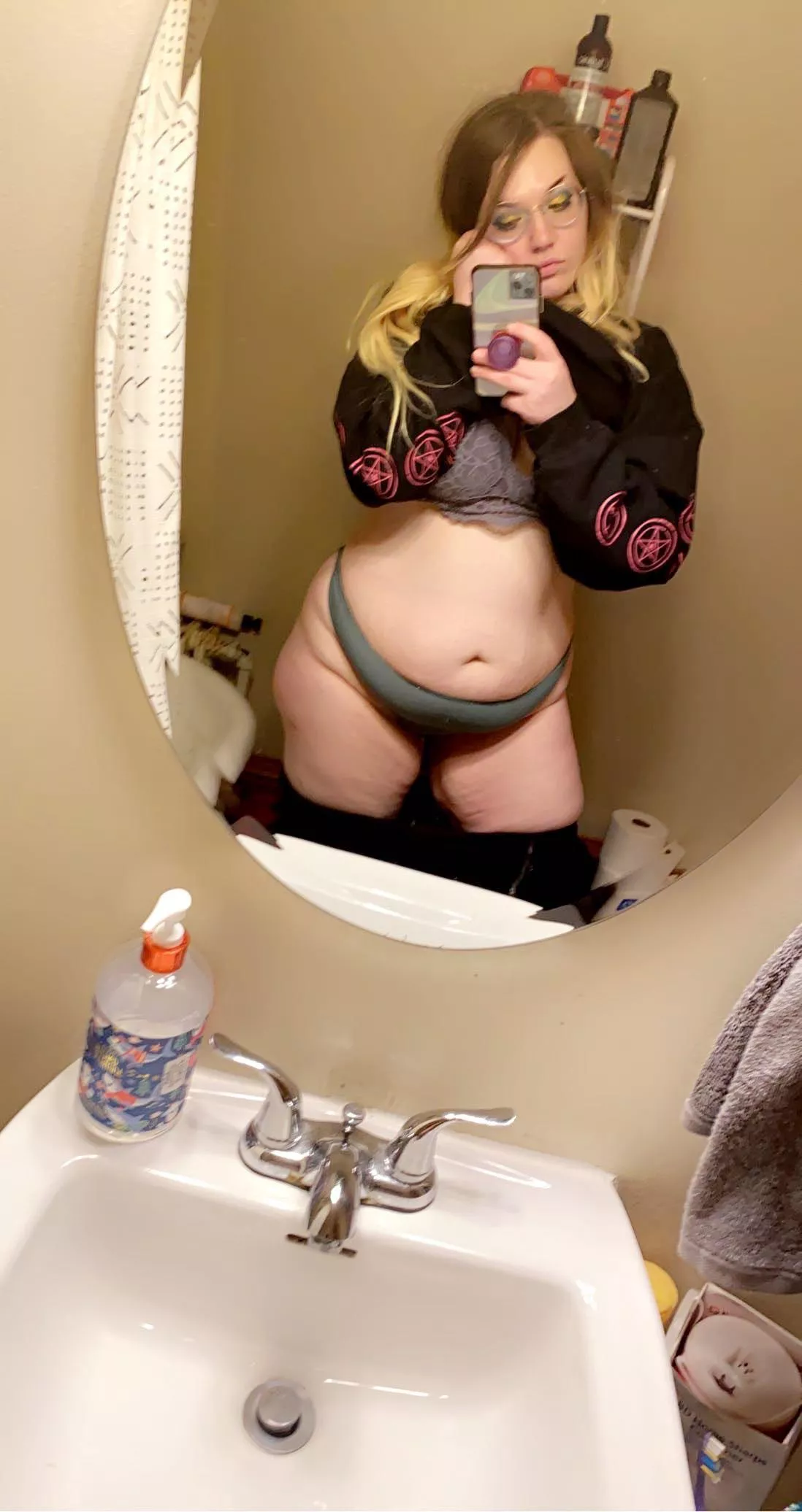 Naughty selfie in a friends bathroom  posted by hentaihunni69