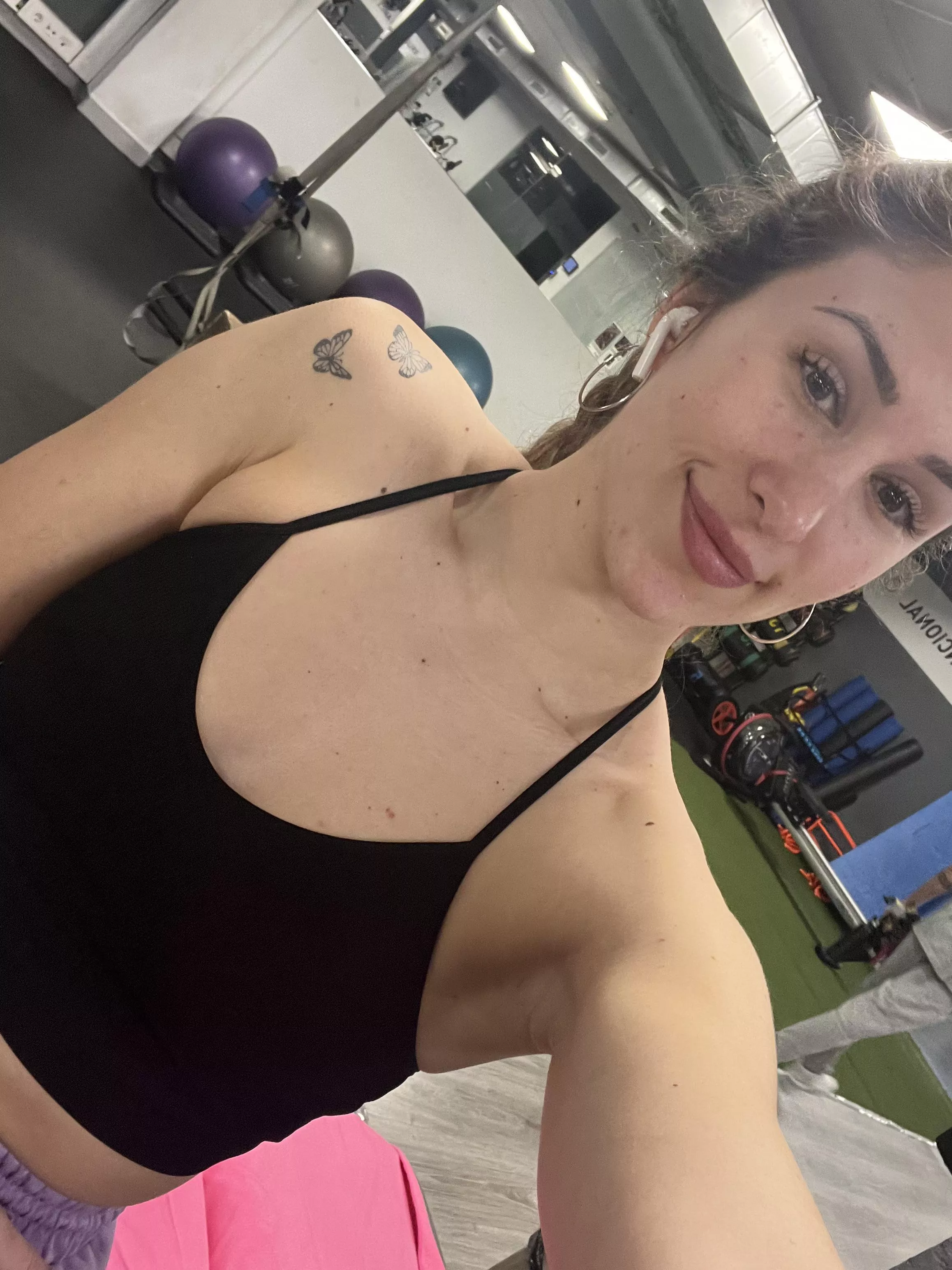 New sport bra posted by Flaky_Cup6886