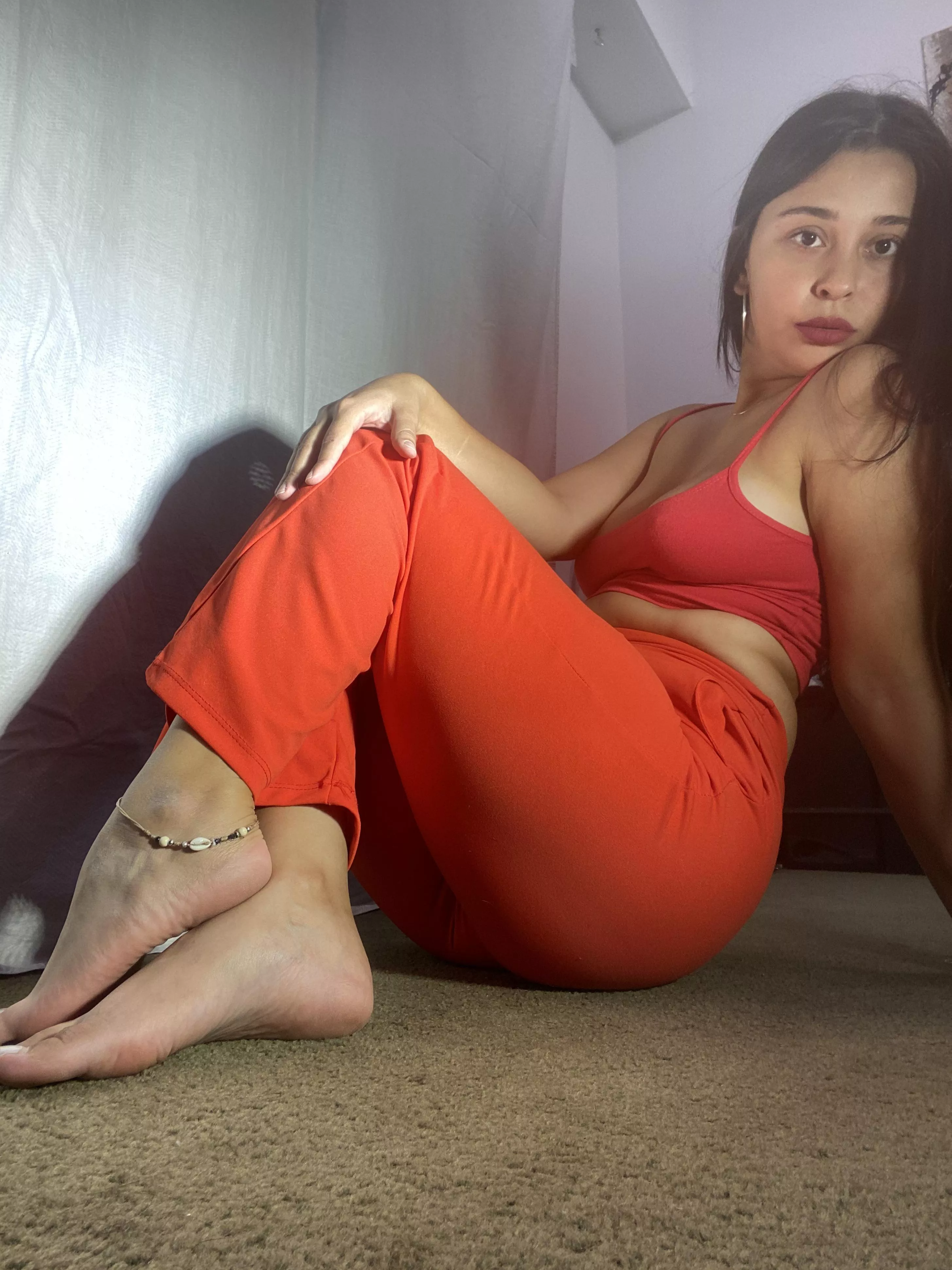 OC LATINA FEET BABYY  posted by Cecebiggass