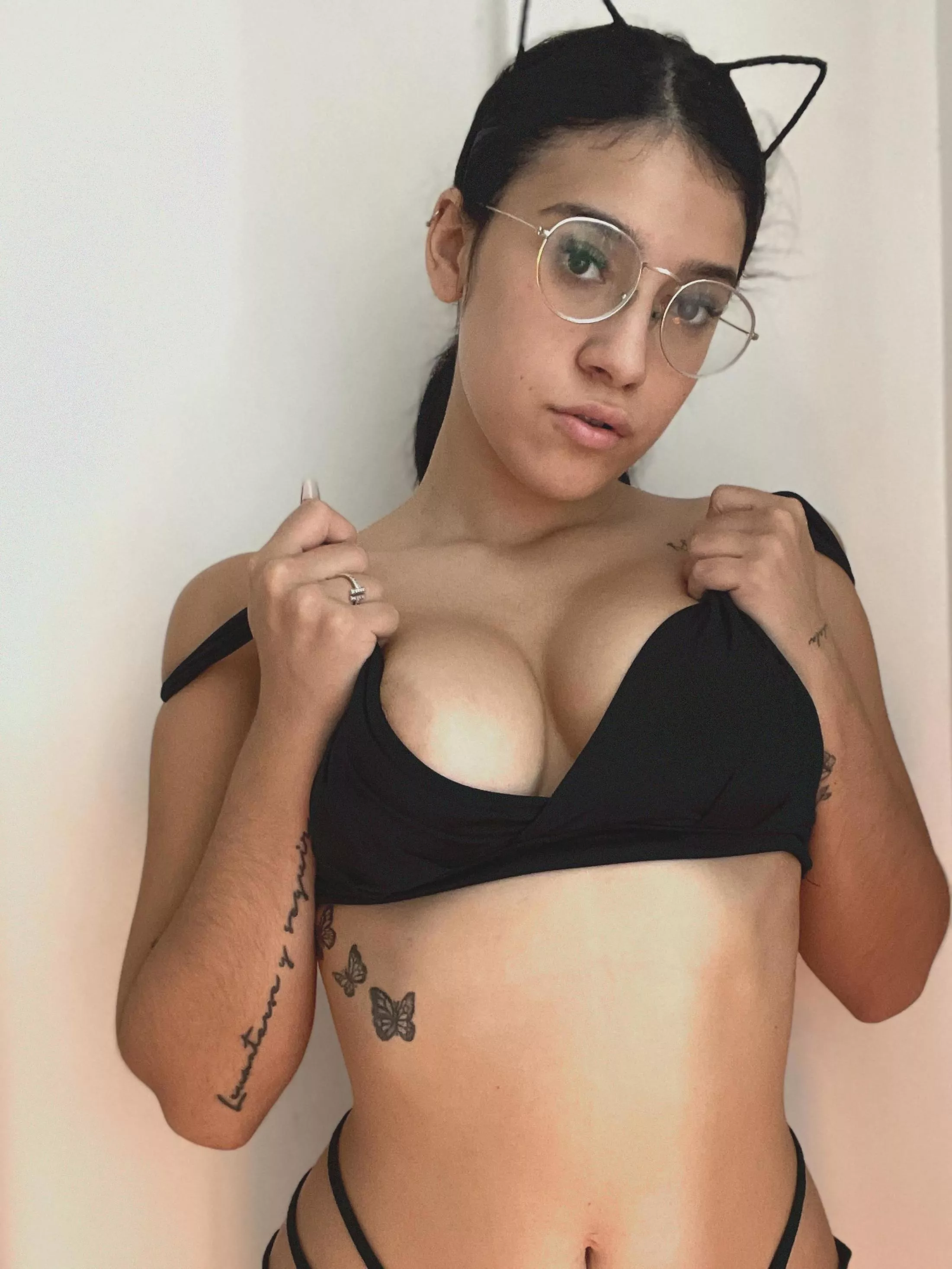 Smack my ass and watch how long it takes for it to turn red. posted by McCiocco