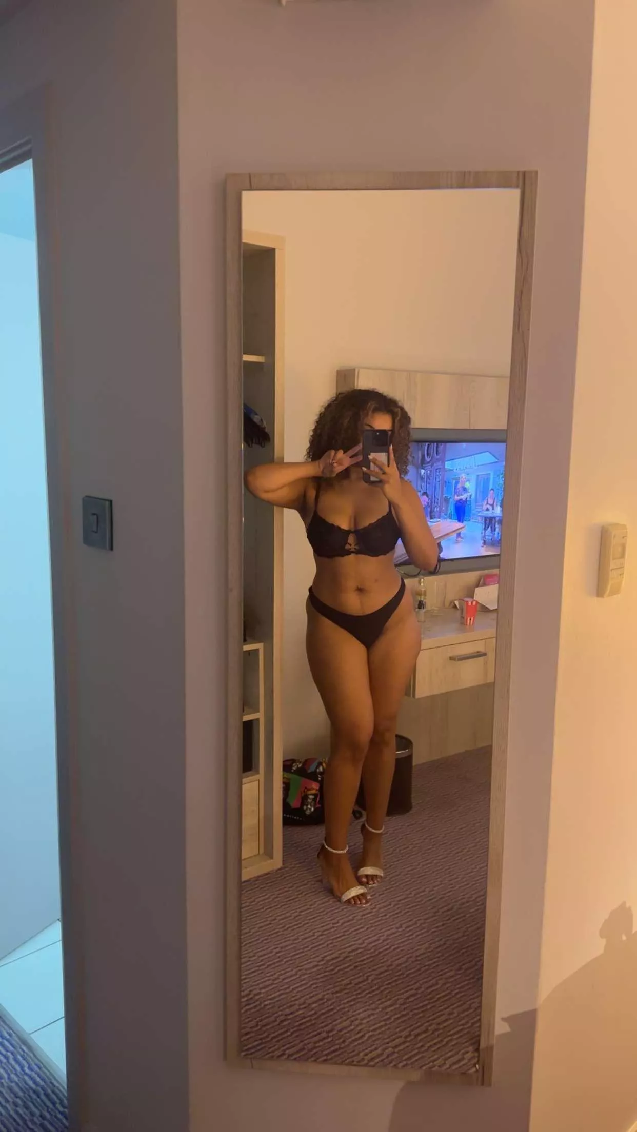 Smash or pass? 19 F Lightskin posted by Curvyqueen2211