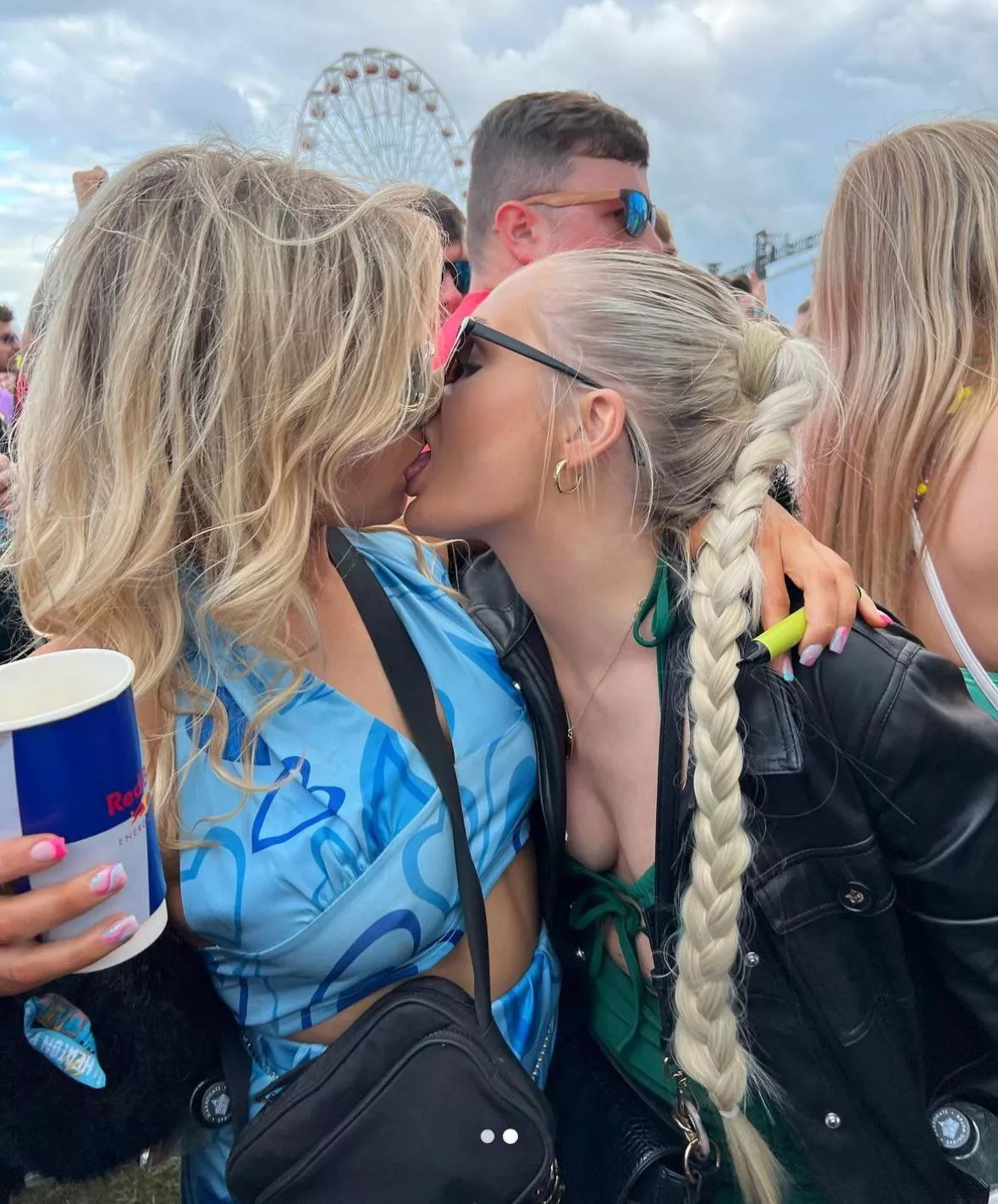 They had a few drinks and got horny posted by WSM-Girls