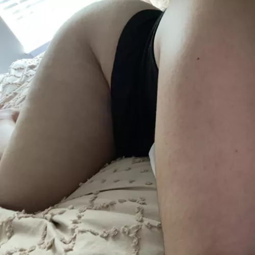 Waking up to next to me by TaeraP