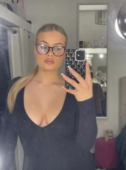 Why wearing a bra when you can look like this? by melicherry