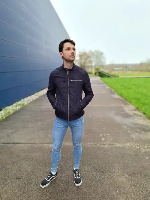 Wondering if my jeans are too tight? Share your thoughts! by Kironos