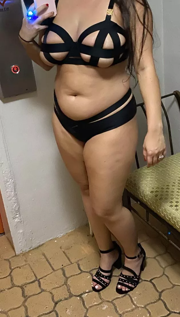 31F OC Would this catch your eye at the swingers resort?? posted by FrenchieToesT