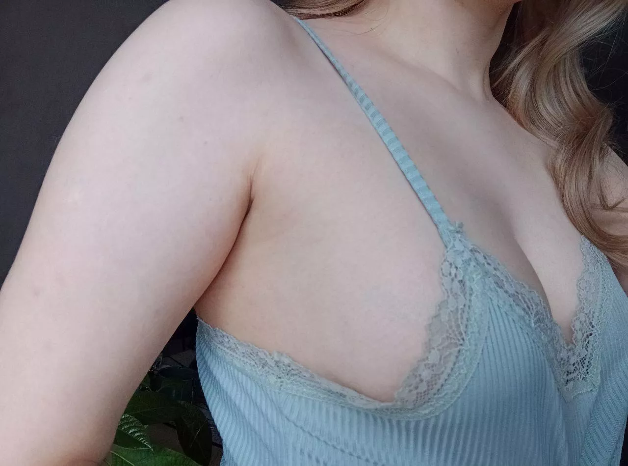 Almost slipped out posted by pixiiie_chloe