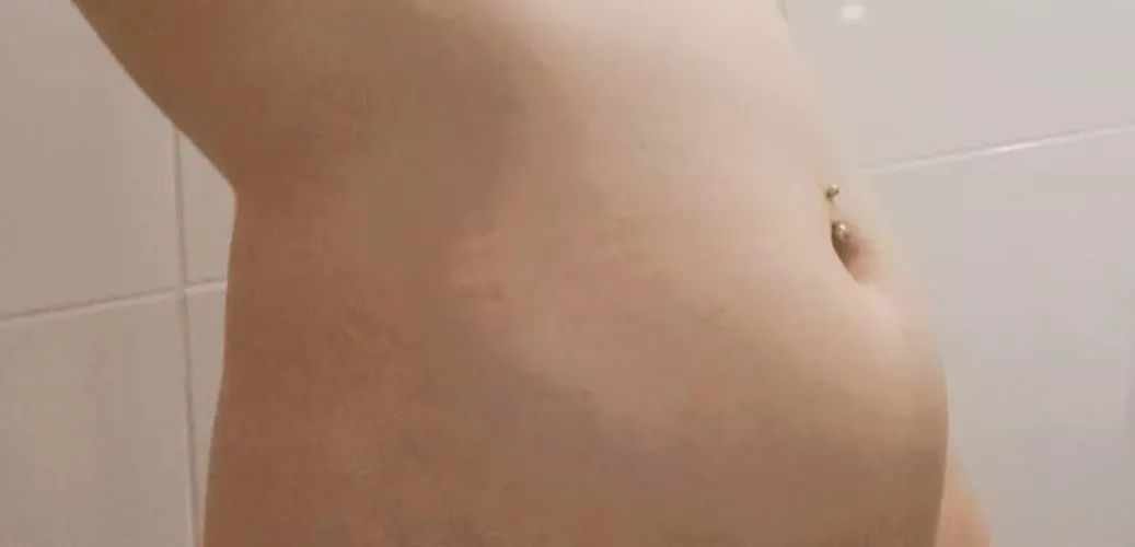 Do my pregnant curves turn you on? by Baby_melyr