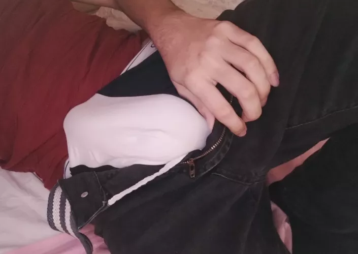 Do u guys like bulges with open jeans? by mini_splatty