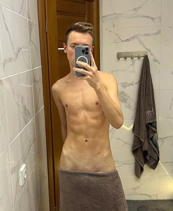 Do you want me to remove the towel? 😈 posted by lumpishSpheroid