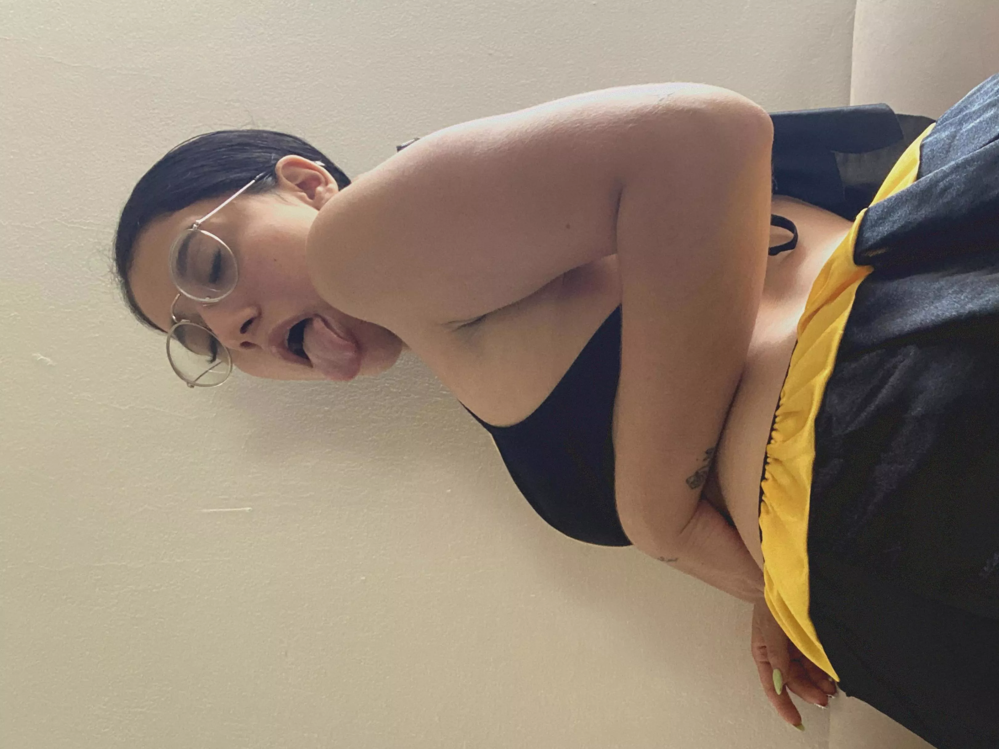 Feeling bold and daring, ready to make you blush ?? posted by DomDom3333