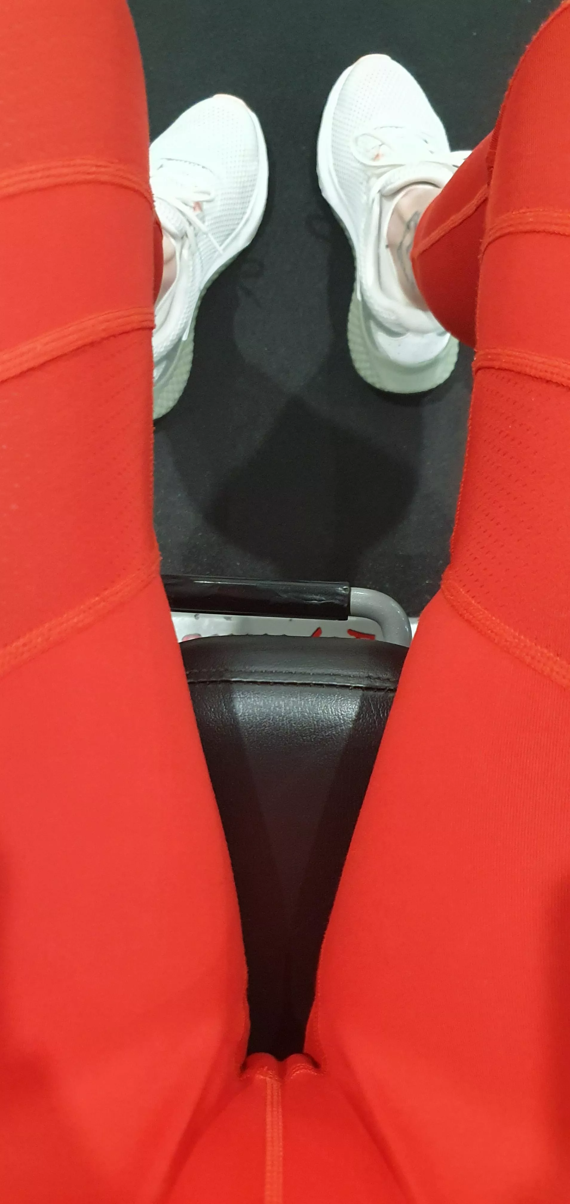 Finding my own camel toe very distracting at the gym posted by anna_adams_83