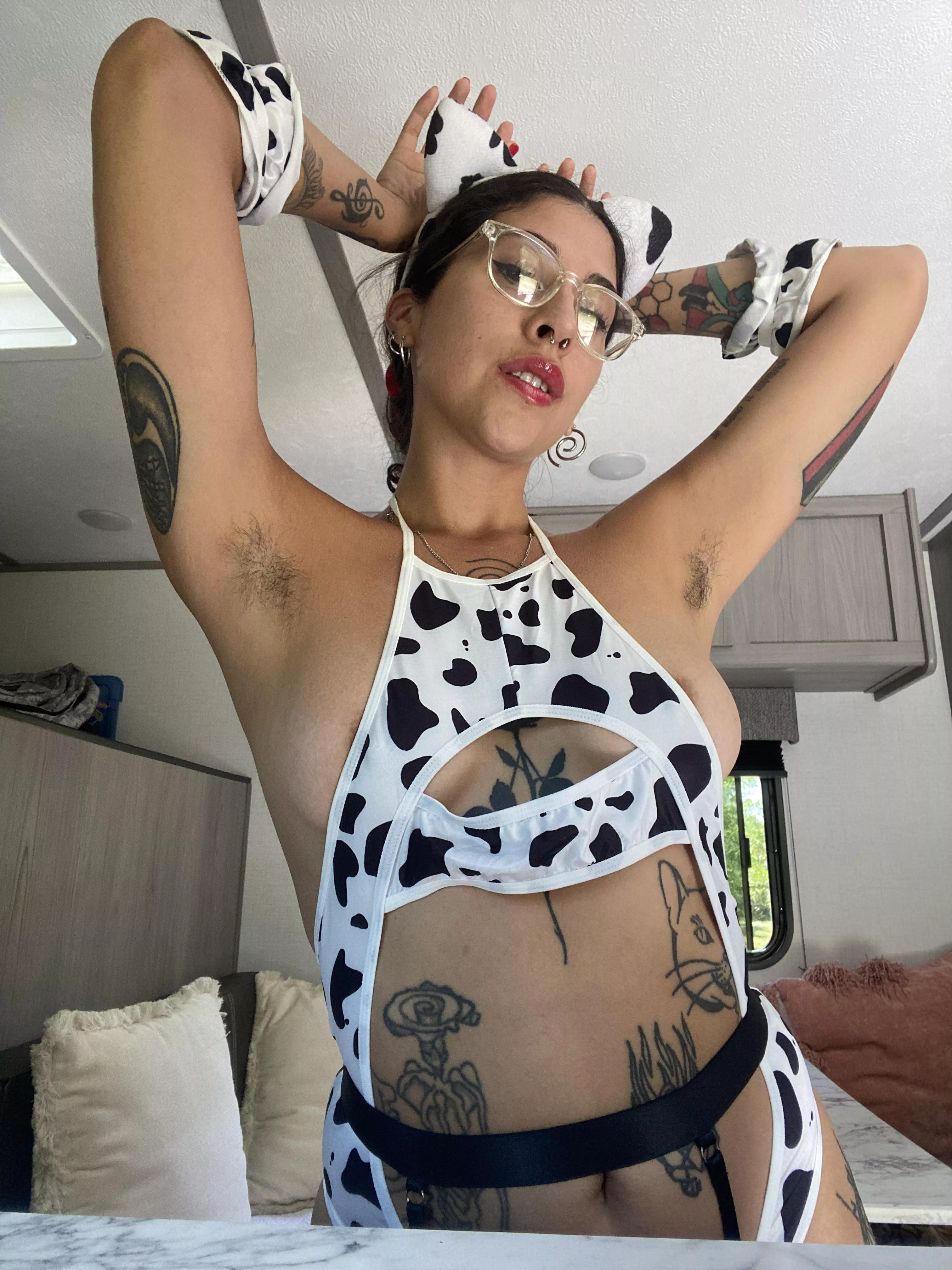 Guys tell me the truth about my armpits in this outfit  posted by Fio-espiral