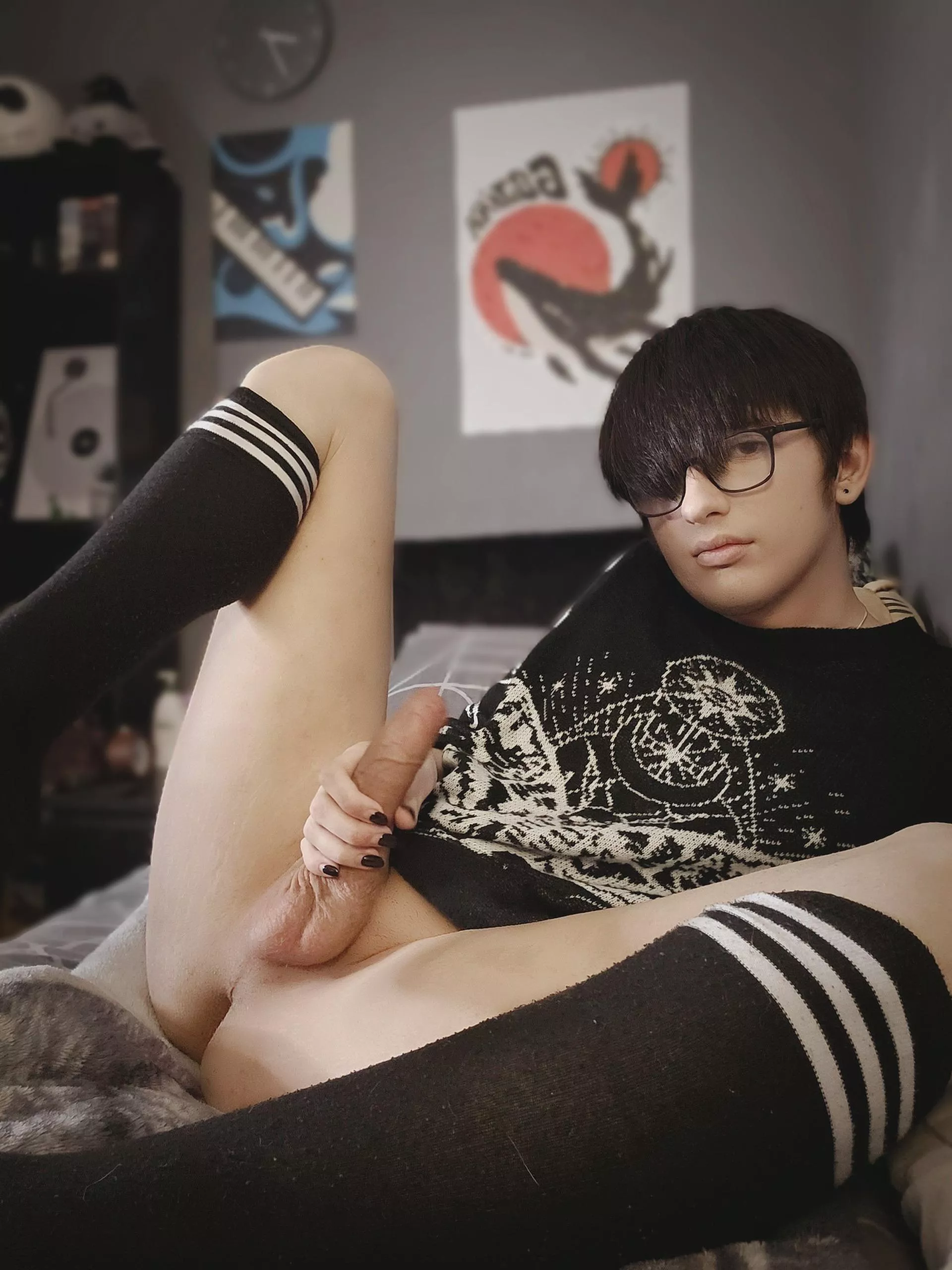Horny goth boy [19] posted by bigbigboi245