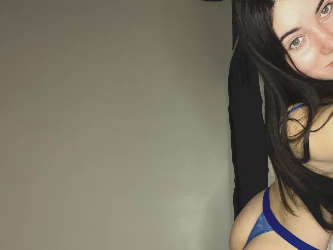  I swear, I'm more entertaining than your wife.  by syllefogh