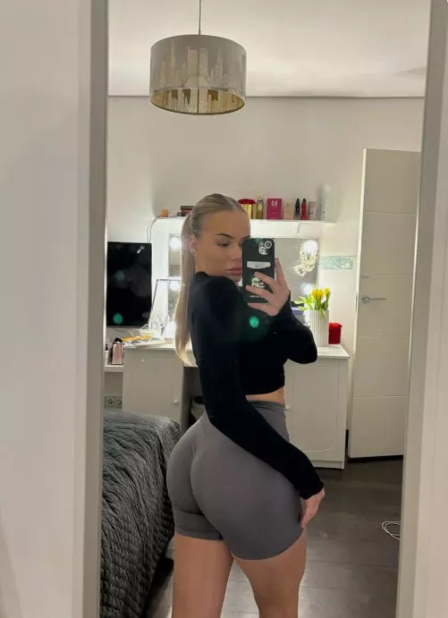 Is shape or size more important [f] by Cutie_Latina