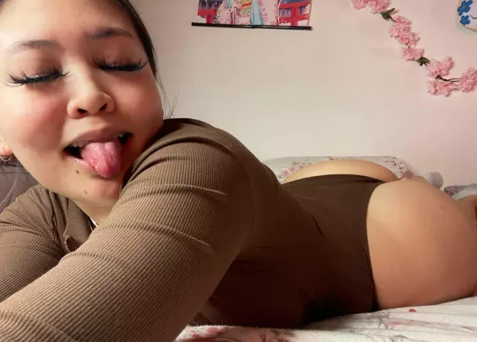 let's play a game, where would ur lips land first? by Twinkie_Stare