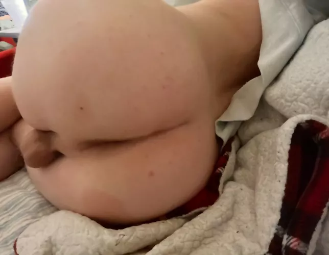 Maybe some boy hole will get me some attention by kreether