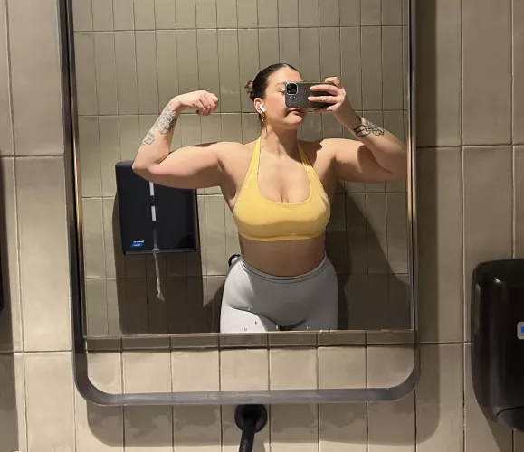 The category is musclemommy :) by Yaelnextdoorvip