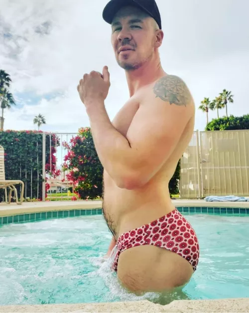 What do you think of my 6’5” bubble butt? by calijason