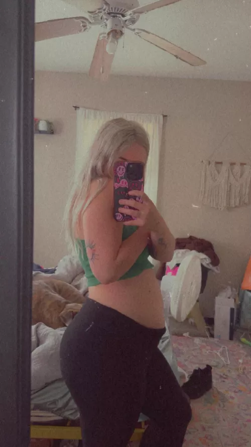 Whos gonna spoil this pregnant momma for fun in return? 😌 by Positive_Comment6131