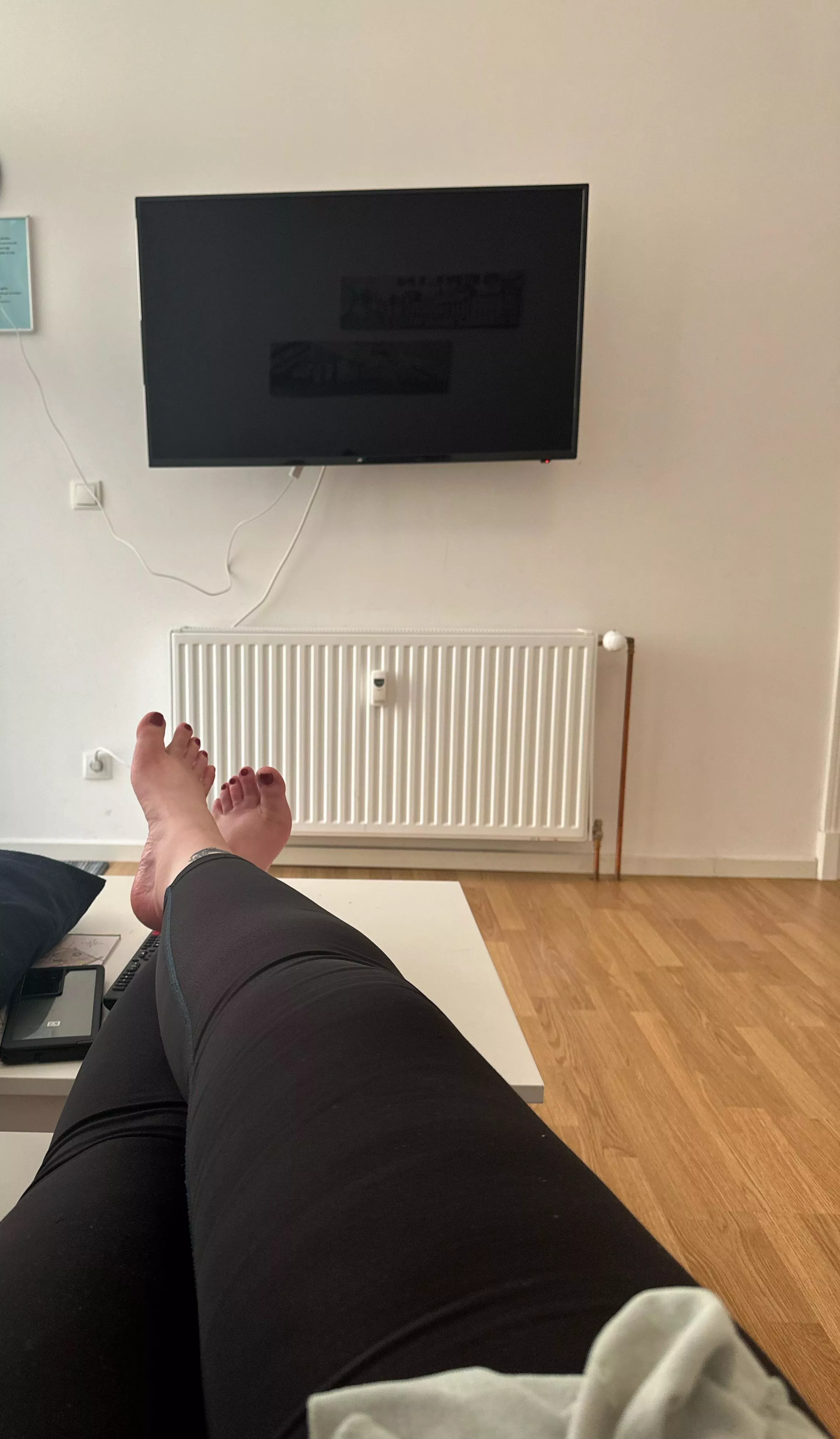 Aching Feet posted by Goddess-JJ