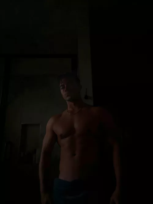 Another night at gym by GodenGan