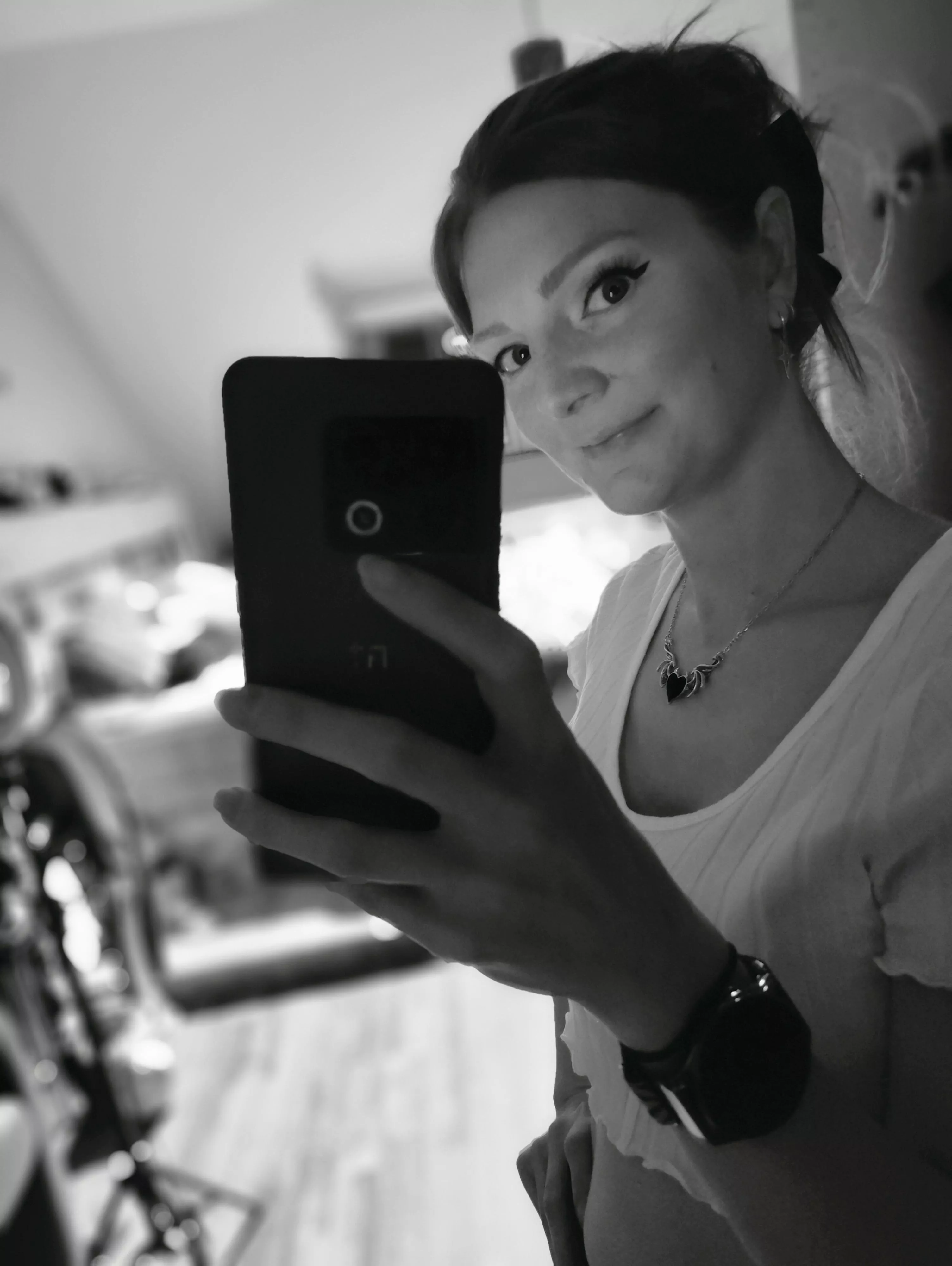 B&W pictures always have this classyness over then🖤🤍 posted by Ginger-Pumpkin