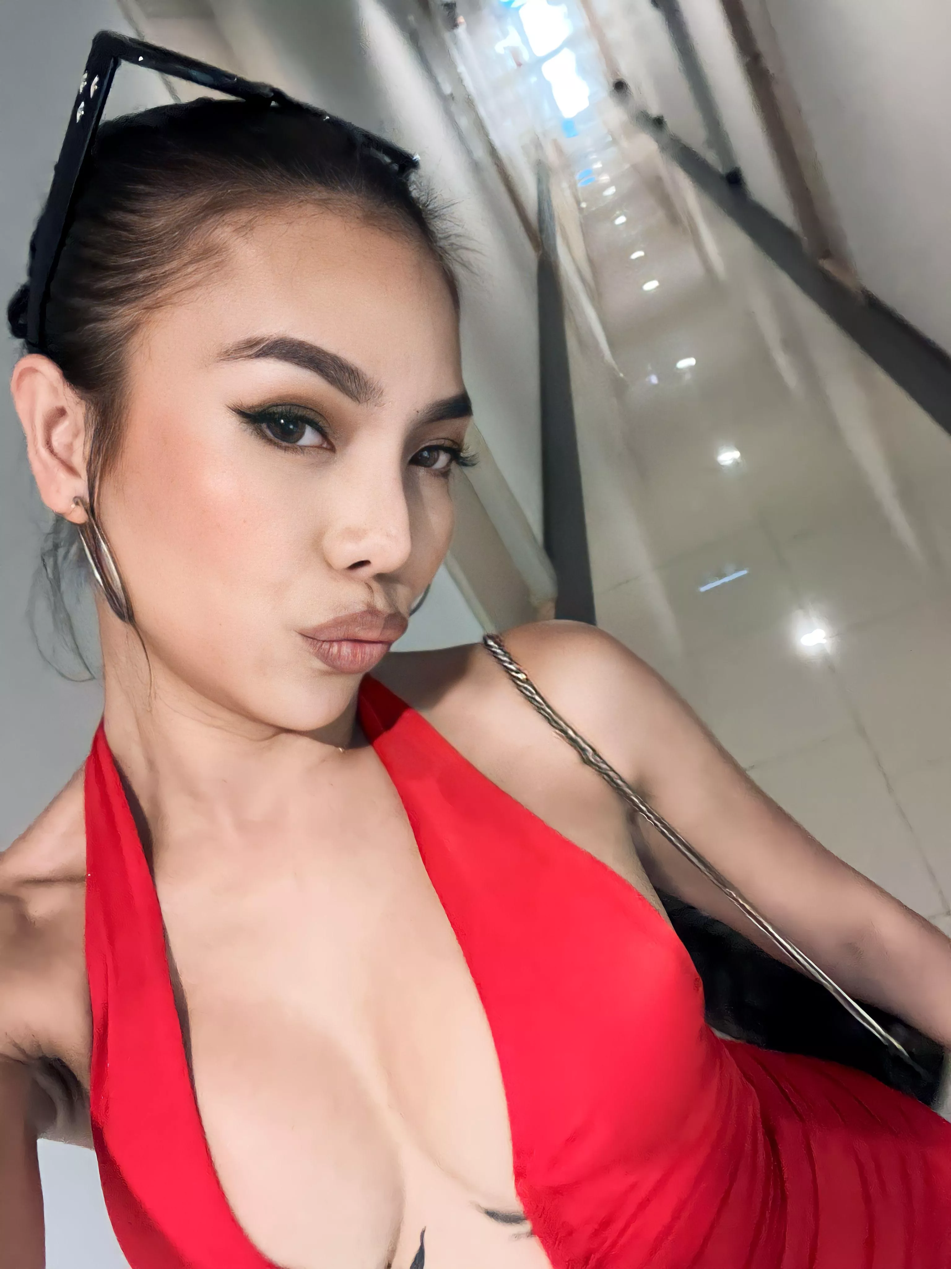 Do you want to use me as your petite little fucktoy? posted by essanirvana