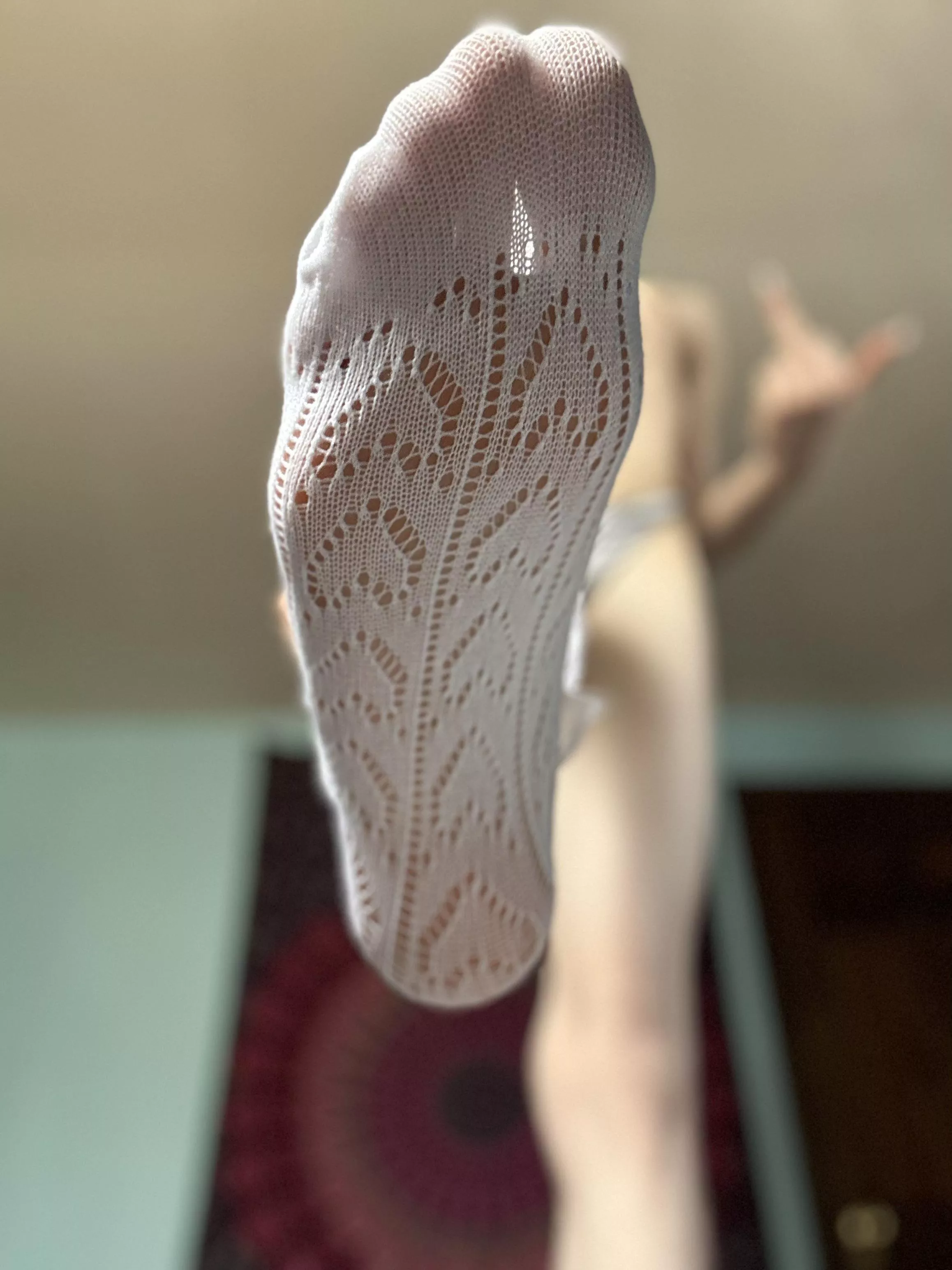 Don’t u wish u could worship a trans girls feet? [TF] posted by Madame-Violet