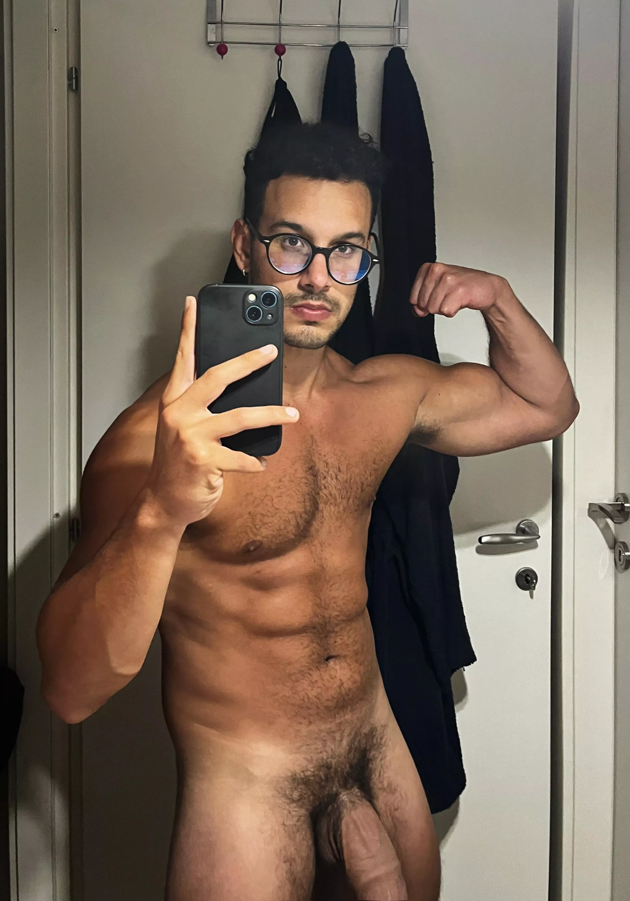 F*CK IT sending dick pics from my gallery to everyone who says hi [25] posted by Own-City-1936