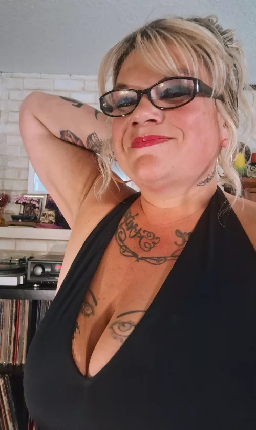 Feeling HOT with Red Lips by West_Coast_TandA