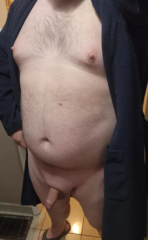 Fresh out of the shower, who wants to come relax? by AlbatrossDowntown771