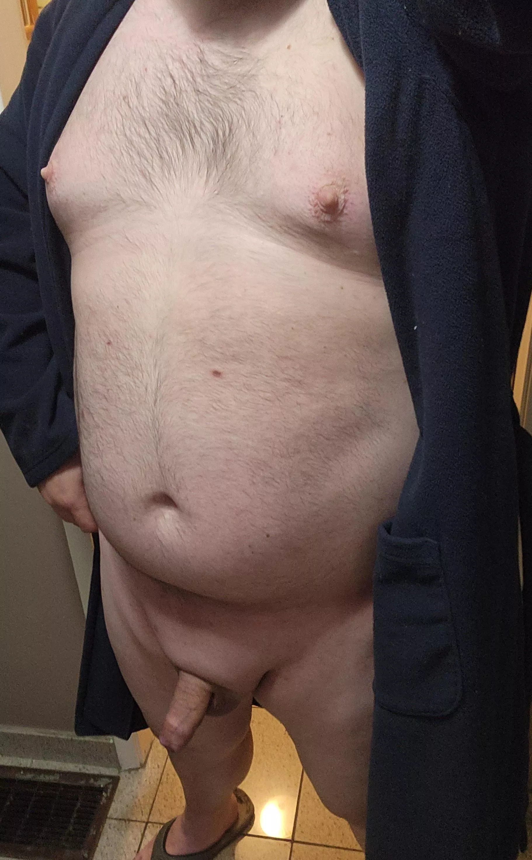 Fresh out of the shower, who wants to come relax? posted by AlbatrossDowntown771