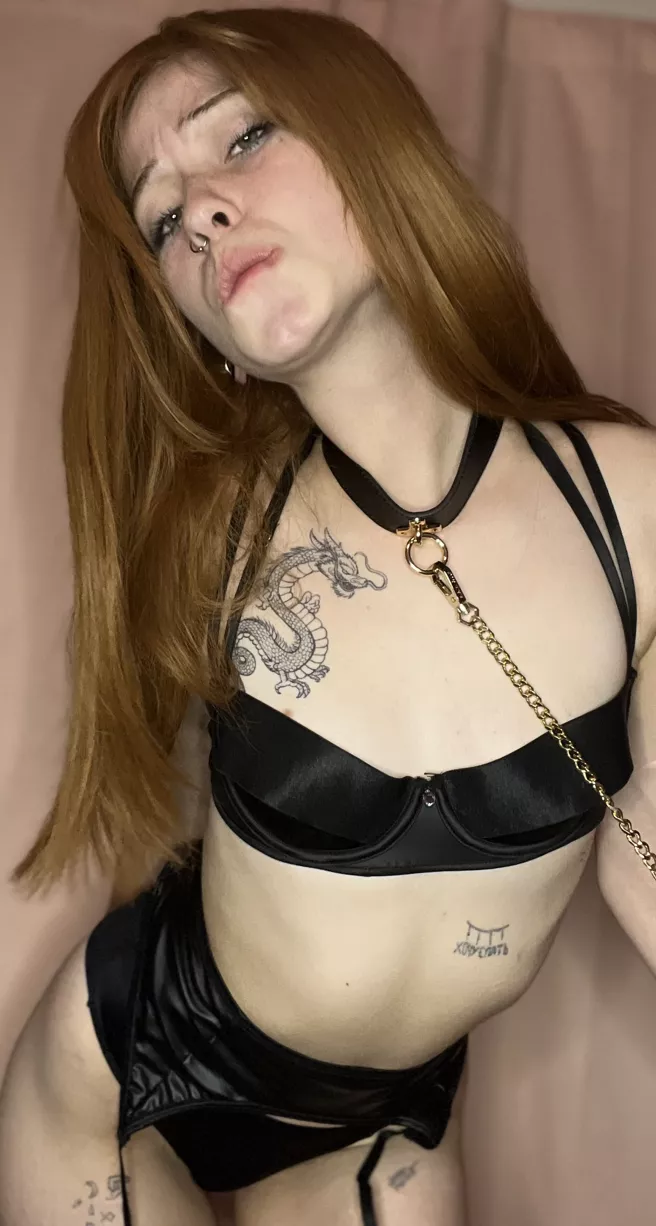 Leash and collar are the obligatory attributes of an obedient girl posted by am_ferra_